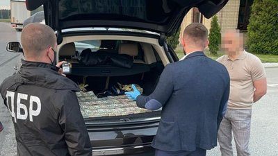 Справа Бурдейного: в ДБР повідомили про відсторонення, на Волинській митниці це заперечують