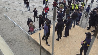 В Одесі під час акції проти забудови пляжів на 16-й станції Фонтану сталася сутичка