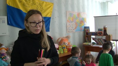 Читали й малювали: черкаська письменниця провела казкотерапію для дітей-переселенців Читали й малювали: черкаська письменниця провела казкотерапію для дітей-переселенців