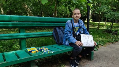"Вважаю, що військові круті супергерої". Історії дітей з Чернівців, які допомагають армії