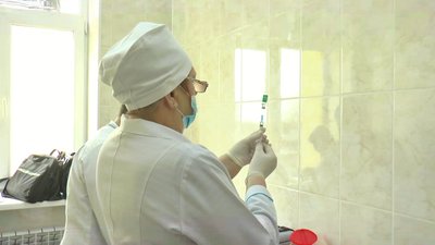 У Кропивницькому шестеро працівників обласної станції переливання крові вакцинувалися від COVID