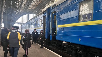 Зі Львова до Херсона відправився перший потяг від початку вторгнення