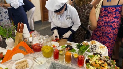 Гарбузовий крем-суп та панкейки: у Черкасах презентували страви для нового меню школярів Гарбузовий крем-суп та панкейки: у Черкасах презентували страви для нового меню школярів