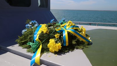 У Бердянській затоці вшанували пам'ять моряків-десантників, які загинули 1943 році