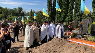 Бійця Дмитра Петрова поховали на Алеї Героїв Бійця Дмитра Петрова поховали на Алеї Героїв