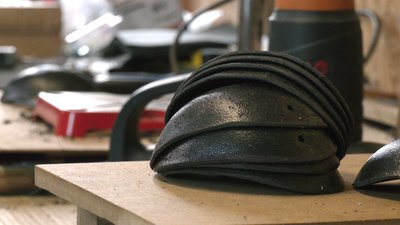 В Івано-Франківську подружжя з Донбасу виготовляє тактичний захист для військових В Івано-Франківську подружжя з Донбасу виготовляє тактичний захист для військових