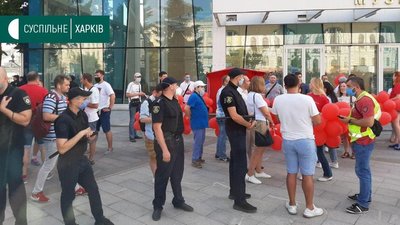 У Харкові закидали яйцями учасників акції на підтримку побитого координатора партії Шарія