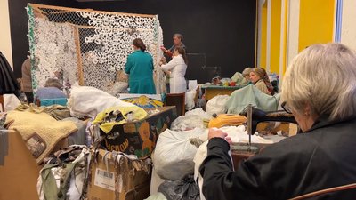 "Сітки – річ, яка зберігає життя", – житомирянка Анастасія Нестерова вісім років тому створила осередок з плетіння сіток "Сітки – річ, яка зберігає життя", – житомирянка Анастасія Нестерова вісім років тому створила осередок з плетіння сіток