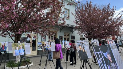 В Ужгороді представили фотовиставку "Переселенці на Закарпатті: життя без стереотипів"