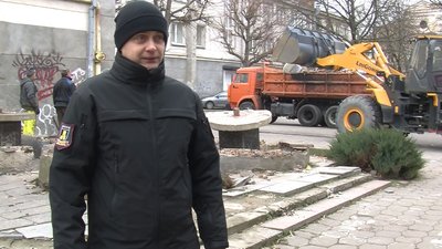 У Луцьку демонтують літній майданчик: сусіди скаржилися на гучні компанії, які там збиралися У Луцьку демонтують літній майданчик: сусіди скаржилися на гучні компанії, які там збиралися