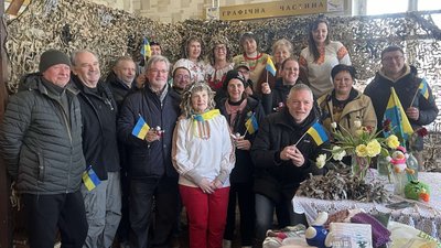 У кременчуцькому об’єднанні волонтерів «Павучки» плетуть сітки для військових