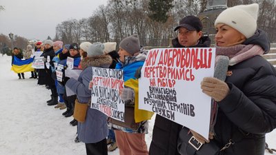 У Полтаві влаштували акцію на підтримку демобілізації військових У Полтаві влаштували акцію на підтримку демобілізації військових