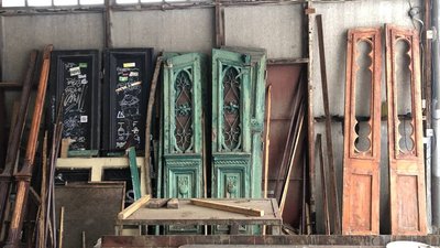 Івано-франківські майстри реставрують автентичні двері з Луцька Івано-франківські майстри реставрують автентичні двері з Луцька