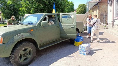 Авто для військових, на яке збирали гроші у центрі Луцька, відправили на схід Авто для військових, на яке збирали гроші у центрі Луцька, відправили на схід