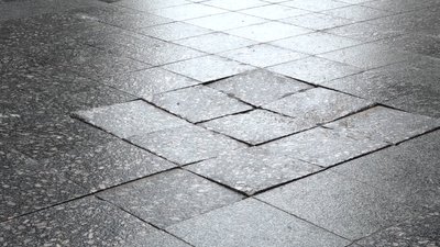 В Житомирі проводять поточний ремонт вулиці Михайлівської – перекладають тротуарну плитку В Житомирі проводять поточний ремонт вулиці Михайлівської – перекладають тротуарну плитку