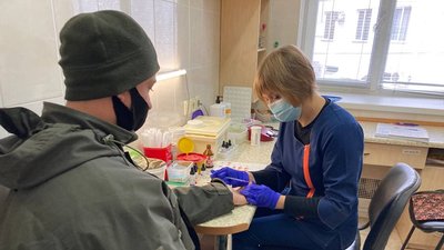 У Миколаєві нацгвардійці здали кров для дітей з онкохворобами У Миколаєві нацгвардійці здали кров для дітей з онкохворобами