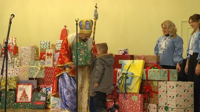 На Хмельниччині діти отримали подарунки до Дня святого Миколая