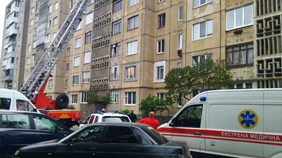 Пожежа у квартирі в Луцьку: з дев'ятого поверху евакуювали чоловіка Пожежа у квартирі в Луцьку: з дев'ятого поверху евакуювали чоловіка