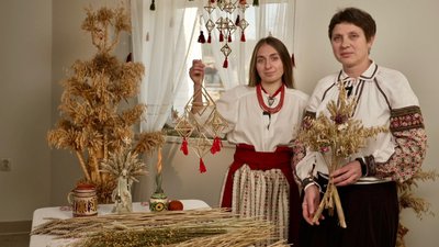 Олена Різник, Віта Білоус, павуки, дідухи