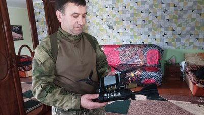"Якби мій безпілотник йому в лоба дав". Як живе бабуся з Сумщини, яка купила дрон для ЗСУ "Якби мій безпілотник йому в лоба дав". Як живе бабуся з Сумщини, яка купила дрон для ЗСУ