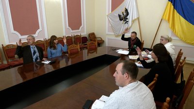 Танк на “Кругу” та таблички із радянською символікою приберуть із вулиць Чернігова: коли та хто має це зробити Танк на “Кругу” та таблички із радянською символікою приберуть із вулиць Чернігова: коли та хто має це зробити