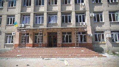 Родина вчителів з Кам'янського третій місяць живе під постійною канонадою Родина вчителів з Кам'янського третій місяць живе під постійною канонадою