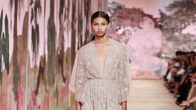 У Парижі триває Fashion Week — паралельно з масовими протестами в передмісті