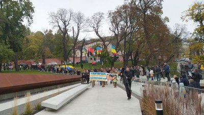 "Дякуємо захисникам". Вулицями Львова пройшла хода військових