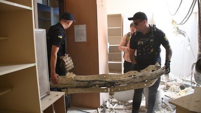 Розмінування території: піротехніки знищують касетні снаряди після ранкового обстрілу Миколаєва