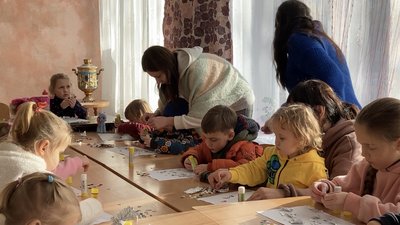 Допомагають побороти страхи: як у Первомайському на Харківщині працює центр арттерапії для переселенців Допомагають побороти страхи: як у Первомайському на Харківщині працює центр арттерапії для переселенців