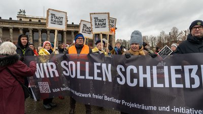 Протестувальники на демонстрації в Берліні