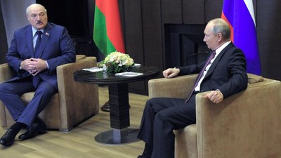 Лукашенко зустрівся із Путіним і пожалівся, що Захід "покарав трудовий колектив "Белавіа"
