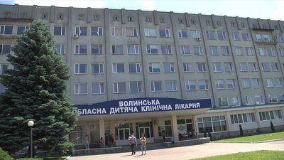 Повідомили про стан травмованих волинських підлітків, які на мотоциклі врізалися в паркан