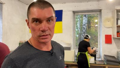 Сухі супи та борщі: волонтери у Варві готують для військових на передовій Сухі супи та борщі: волонтери у Варві готують для військових на передовій