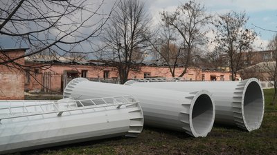Потужність 10 кВт. У Конотопі встановлюють вітряк для електроживлення лікарні