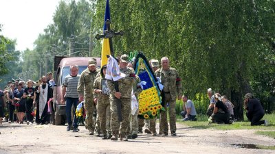 В Шосткинському районі на Сумщині попрощались з українським військовим Олегом Упировим В Шосткинському районі на Сумщині попрощались з українським військовим Олегом Упировим
