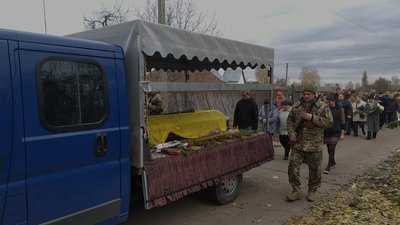 На Чернігівщині попрощалися з матросом Дмитром Потапенком, який загинув під час виконання бойового завдання На Чернігівщині попрощалися з матросом Дмитром Потапенком, який загинув під час виконання бойового завдання