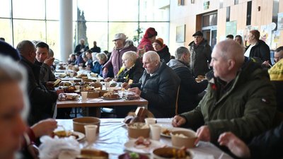 Святковий сніданок для потребуючих