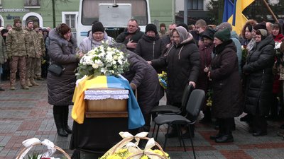 Загинув, рятуючи побратима: у Рівному попрощалися з військовим Олександром Бакшином Загинув, рятуючи побратима: у Рівному попрощалися з військовим Олександром Бакшином