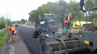 Великі карти, ЩМА і "рідний асфальт": як ремонтують Київ – Чоп на Рівненщині Великі карти, ЩМА і "рідний асфальт": як ремонтують Київ – Чоп на Рівненщині