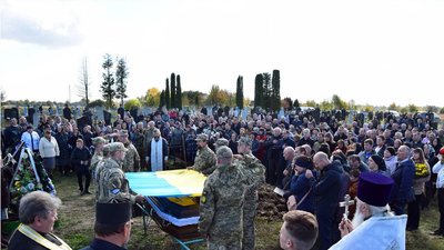 На Тернопільщині попрощалися із загиблими військовослужбовцями На Тернопільщині попрощалися із загиблими військовослужбовцями