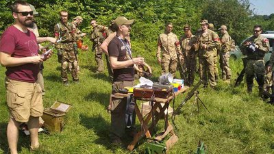 Поблизу Старого Збаража грали в страйкбол і відзнімали військо-патріотичні ролики