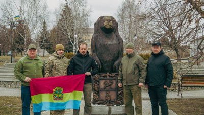 У Куп'янську на прохання військових встановили півтораметрову скульптуру бабака У Куп'янську на прохання військових встановили півтораметрову скульптуру бабака