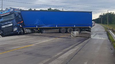 Через ДТП на автодорозі Київ – Чоп поблизу Житомира ускладнений рух транспорту в напрямку Рівного
