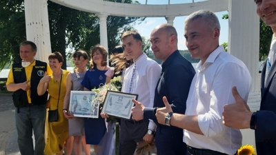 У Тернополі молодята встановили новий рекорд України У Тернополі молодята встановили новий рекорд України