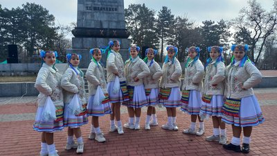 У Дніпрі до Дня народження Тараса Шевченка його пам'ятник прикрасили прапором У Дніпрі до Дня народження Тараса Шевченка його пам'ятник прикрасили прапором