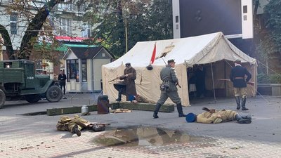 З гарматами та кулеметами. У Франківську відтворили події депортації З гарматами та кулеметами. У Франківську відтворили події депортації