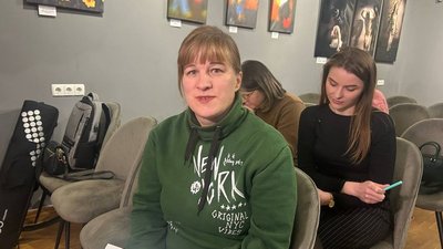"Зараз намагаюся жити повноцінним життям". Вчителька з Донеччини після переїзду до Житомира навчається на мовному курсі