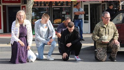Провели "живим коридором": на Черкащині попрощалися із Володимиром Ковалем