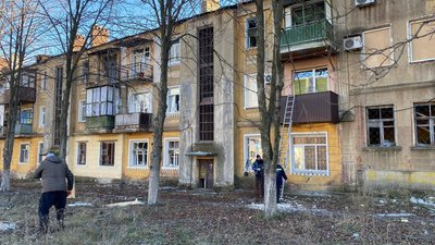 Вибуховою хвилею у житлових будинках пошкоджені вікна та балкони